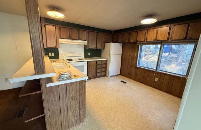 2 Bed/1 Bath on Bend's Westside - Stannium Road