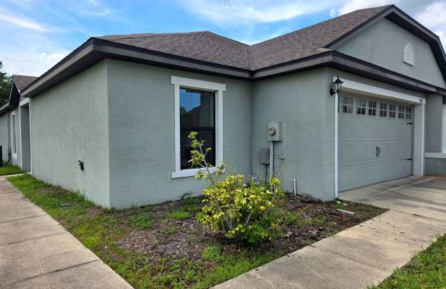 RENT SPECIAL: $500 off the first month’s rent! Beautiful 3Bed/2Bath Home in North Lakeland