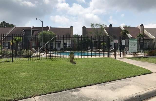 3 Bed 2 Bath Townhome behind Parc Lafayette off Kaliste Saloom