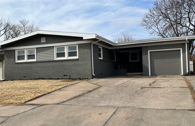 2933 S Glenn Ave - 2933 South Glenn Street, Wichita, KS 67217