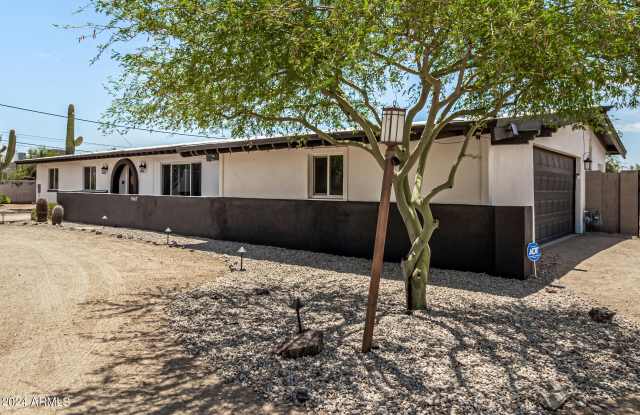 7667 E CACTUS Road