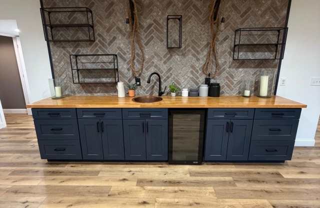 COMMINNG SOON - 4 BED 3 1/2 BATH HOUSE