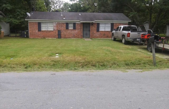 1111 N Hutchinson St - 1111 North Hutchinson Street, Pine Bluff, AR 71602