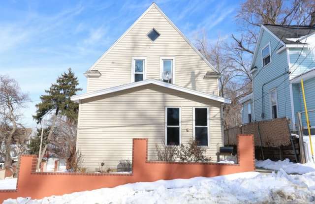 639 Curve Street Southwest