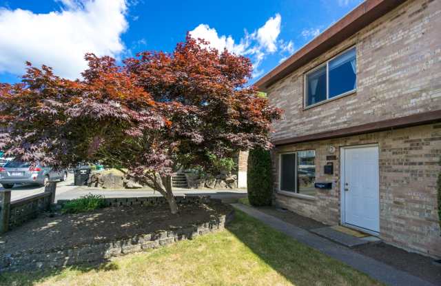 Photo of 9212 Ashworth Ave N