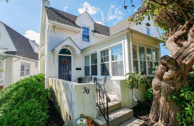30 West Dr