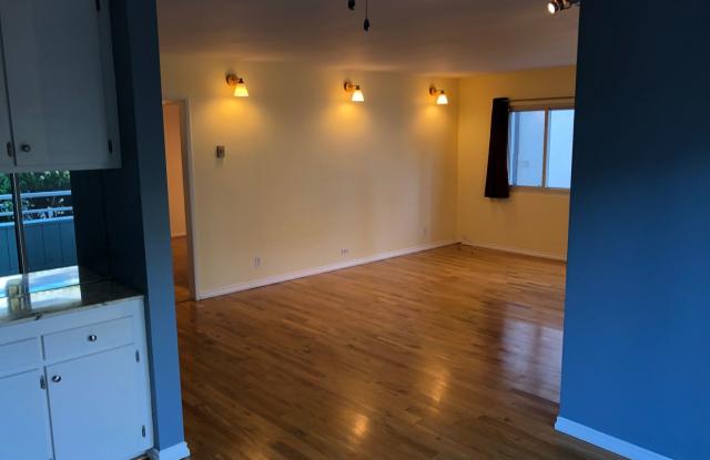 Charming sunny 1 bdrm w/hardwood in Playa Del Rey