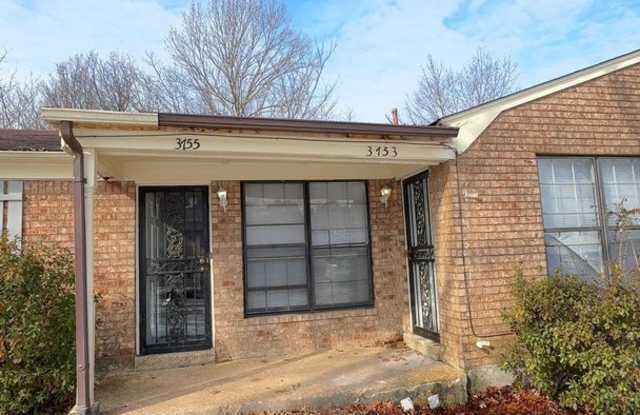 Well-Maintained 2BR/1.5BA Duplex Units with Central HVAC – Memphis - Open To Section 8