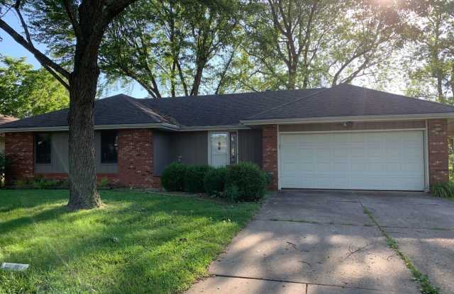 1249 S John Ave - 1249 South John Avenue, Springfield, MO 65804