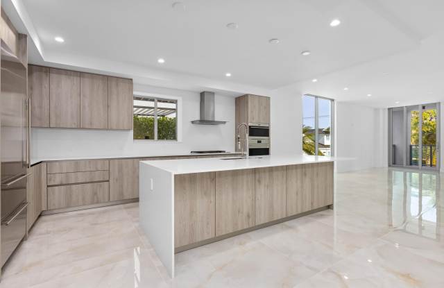 Photo of 475 E Royal Palm Road