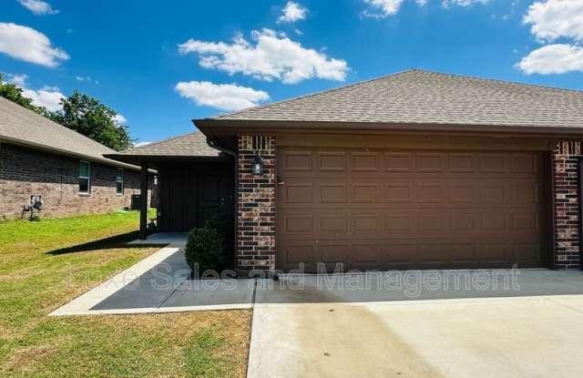 1318 E. Cavanaugh Ave