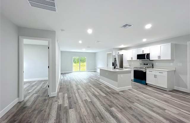 527 MARION OAKS LANE