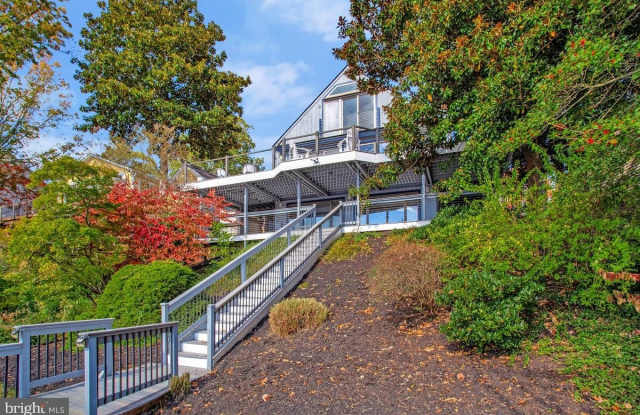 Photo of 125 ISLAND VIEW DR