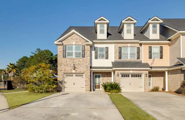 Spacious 4BR Townhome with Elevator in the Heart of Pooler