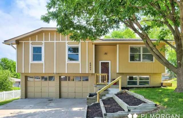 Remodeled 3 Bed with Walkout Basement & a Spacious Backyard
