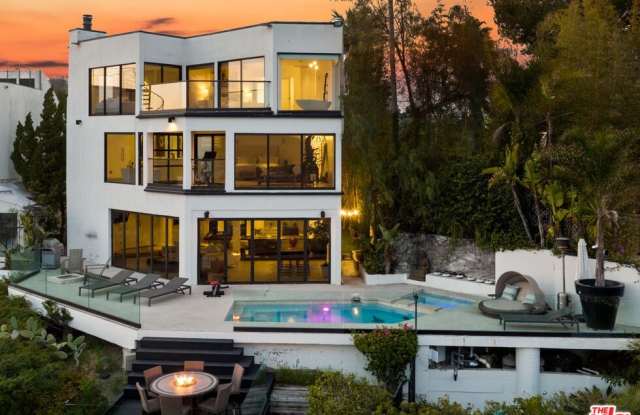 Photo of 8308 Grand View Dr