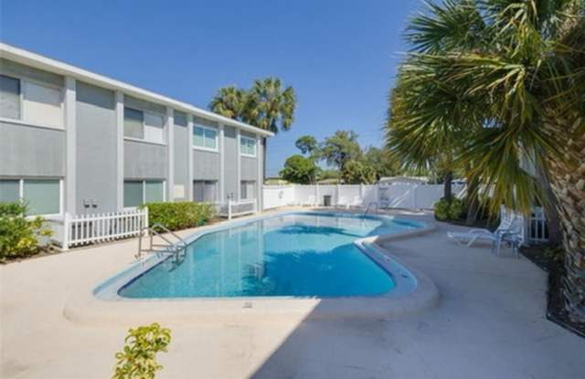 2 Bed/1 Bath, 2nd floor condo at Parklane Condos AVAILABLE NOW!