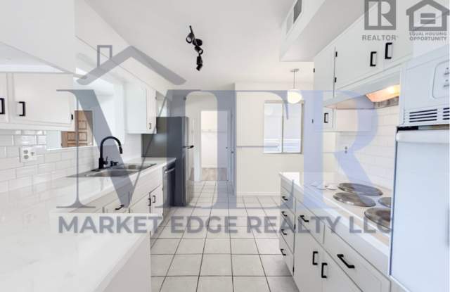 2Bed/2Bath House in Sun City on Golf Course! Ready for Immediate Move-In!