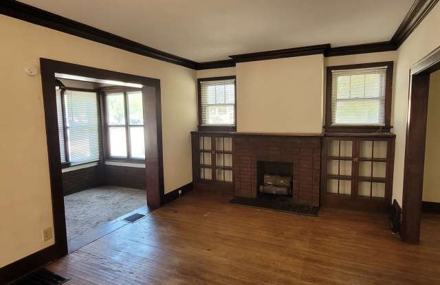 Charming home DOWNTOWN, steps from Columbia College