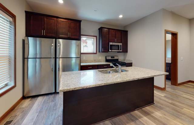 Photo of 917 7th St SE