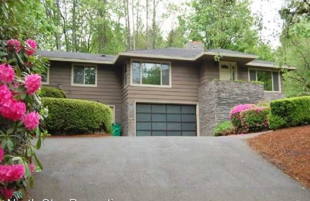 9940 SW Terwilliger - 9940 Southwest Terwilliger Boulevard, Portland, OR 97219