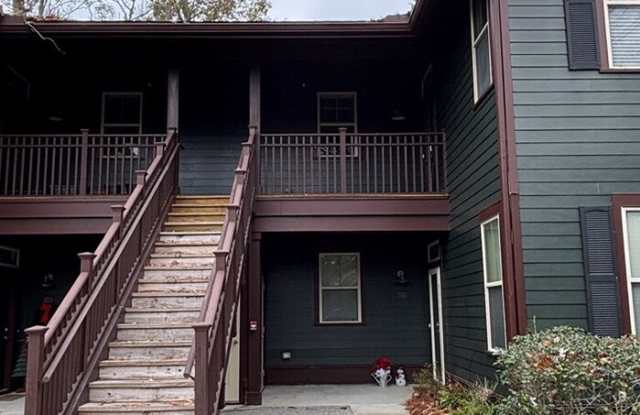 5565 Colonial Chatsworth Circle