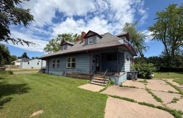 3 Bedroom Walking Distance from UMD - AVAILABLE AUGUST!