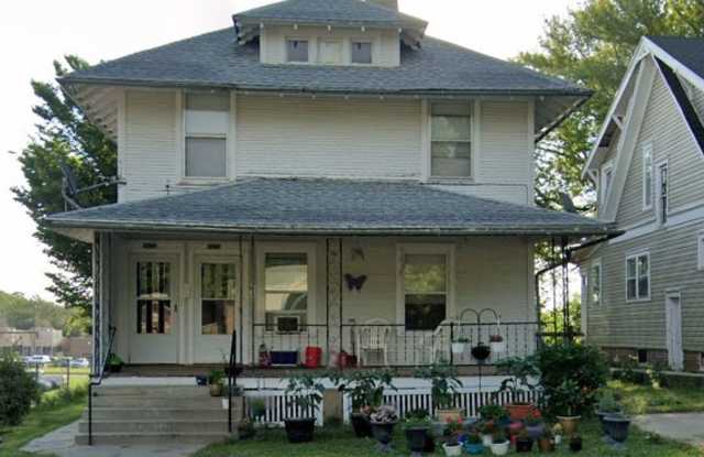 Almar - 2630-32 Douglas St.