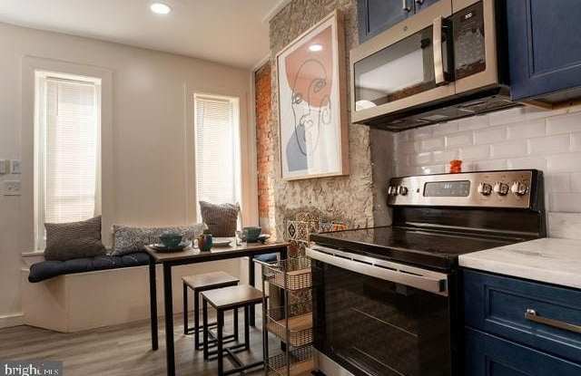 1915 N DARIEN STREET