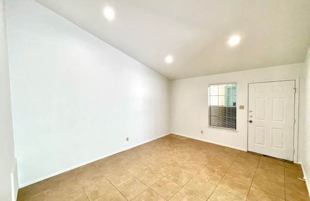 Cute Two Bedroom Duplex in Great Location!