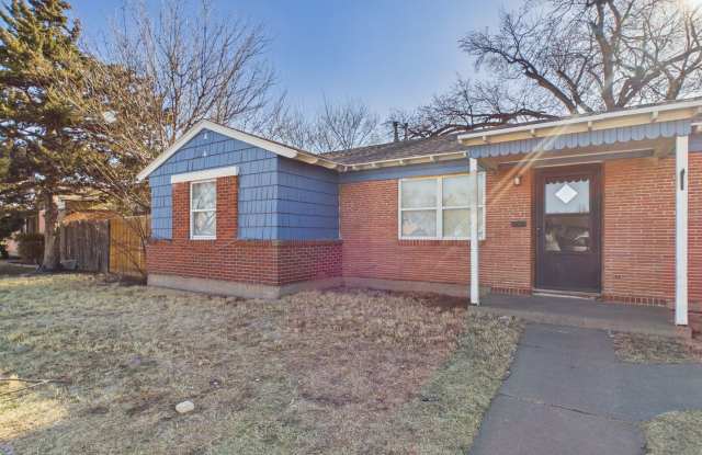 Charming rent ready duplex!