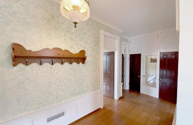 331 N Buchanan Street