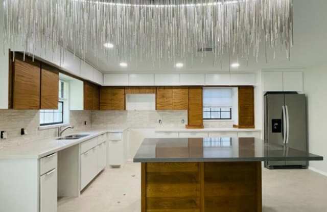 1307 Kerria Ave