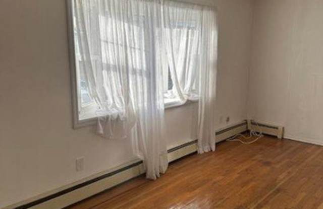 162 Rolling Street unit: 1St Fl