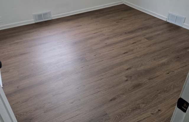 Photo of 300 W Burnham St