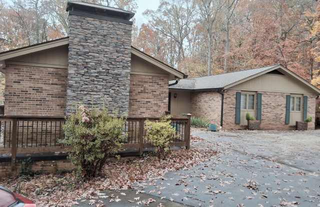 Photo of Oak Ridge 37830 - 4 bedroom 2.5 bath - call Sharon Arnwine 865-313-7215