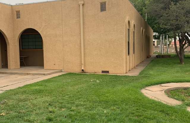 1032 Mockingbird Apt. B