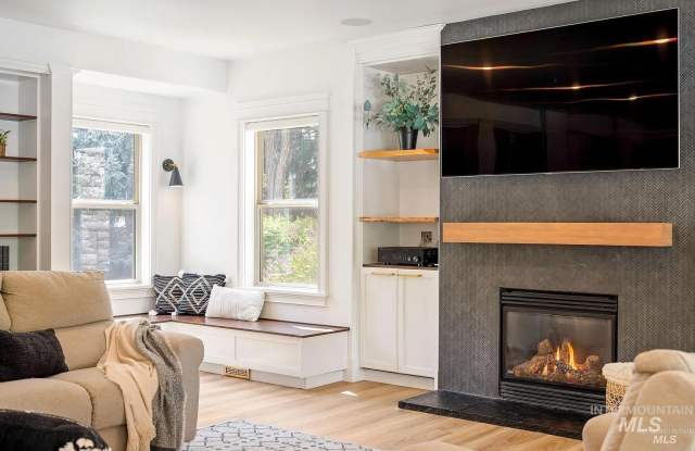 2749 S White Castle Ave