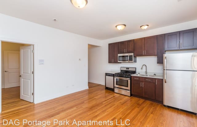 4050-4060 N Milwaukee