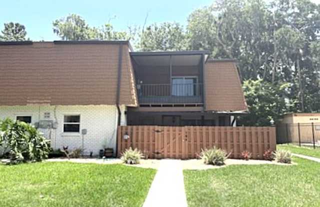 Adorable 2 Bedroom Townhome in Port Orange!