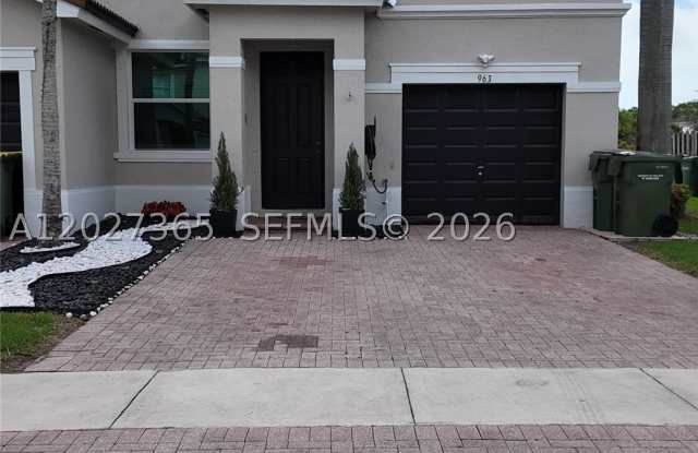 963 NE 42nd Ave