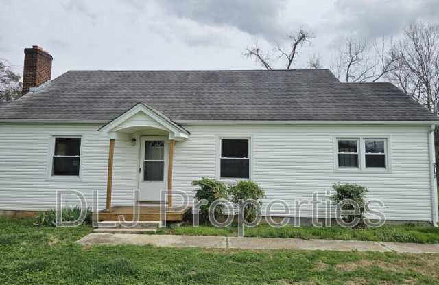 816 Andrew Johnson Highway