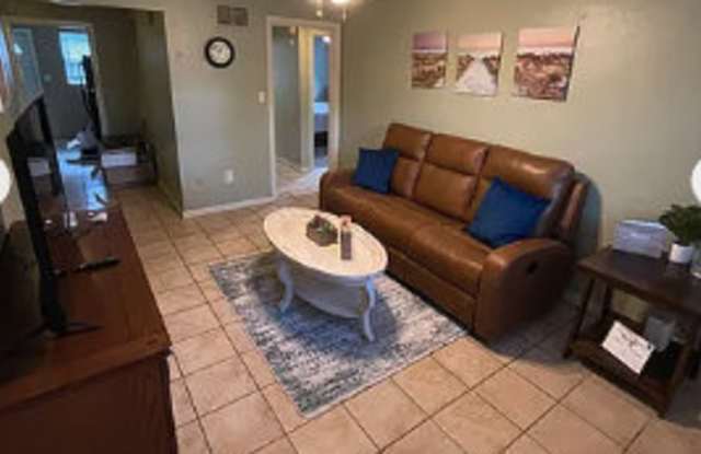 1239 NW 9th AveB