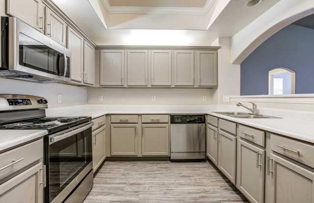 Photo of Ellery at Lake Sherwood