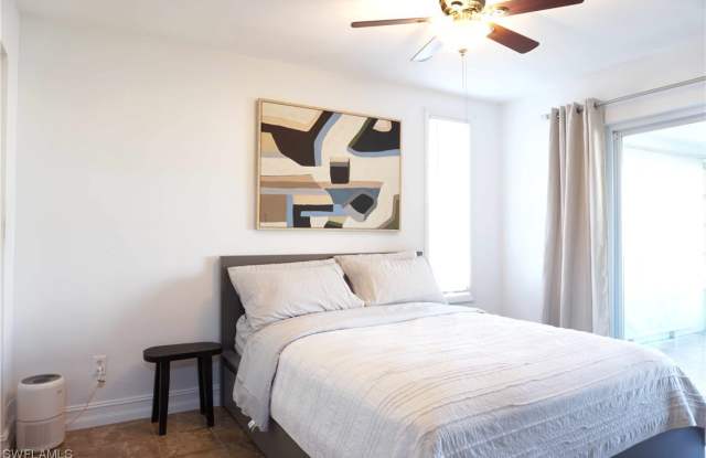 2609-2611 SE 16th Place