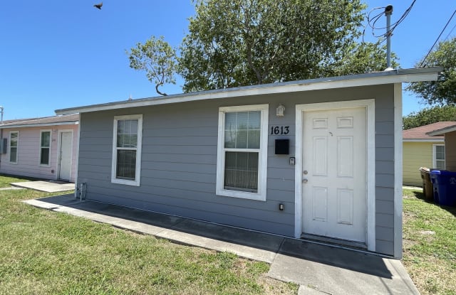 #5 - 1613 Caldwell Street - 1613 Caldwell Street, Corpus Christi, TX 78401