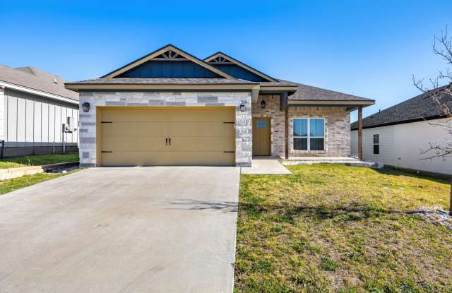 Modern 3 Bed / 2 Bath Home w/ Granite Kitchen & Fenced Yard in Temple, TX