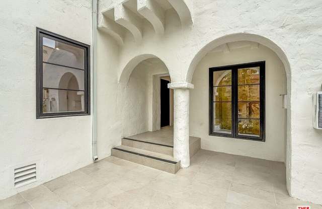 150 N Arnaz Dr unit: C