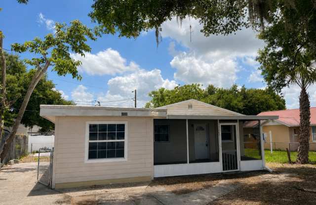Great Location for This 4BR/1BA Lakeland Home! Large Screened In Porch, Fenced Backyard