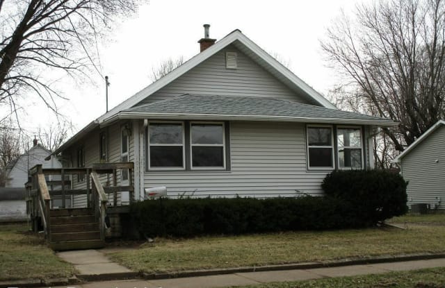 1039 Newton Street - 1039 Newton Street, Waterloo, IA 50703